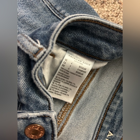 American Eagle Distressed Mom Jeans - Picture 7 of 7